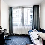 Mirage Duesseldorf-neuss Отель 3*
